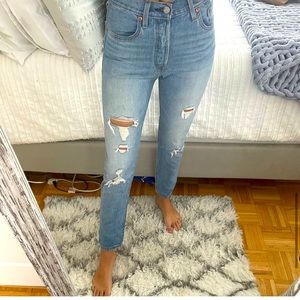 Levi’s ✨ Classic 501 Highrise button fly straight leg Jeans ❤️ price is firm!